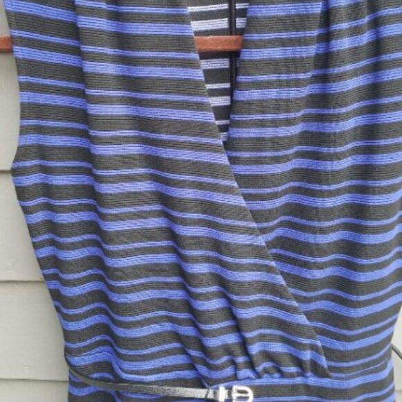 Liz Claiborne Black/blue Striped V neck Dress with belt  size Medium - Picture 3 of 4
